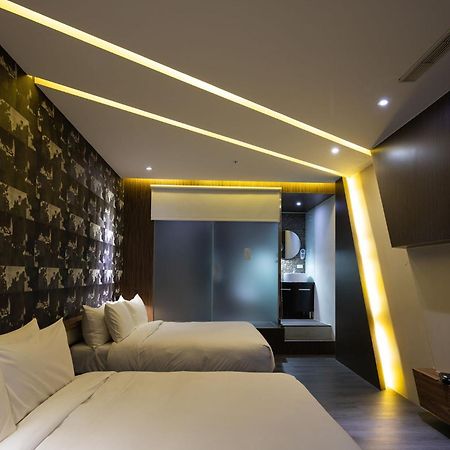 G11 Hotel Taichung Buitenkant foto