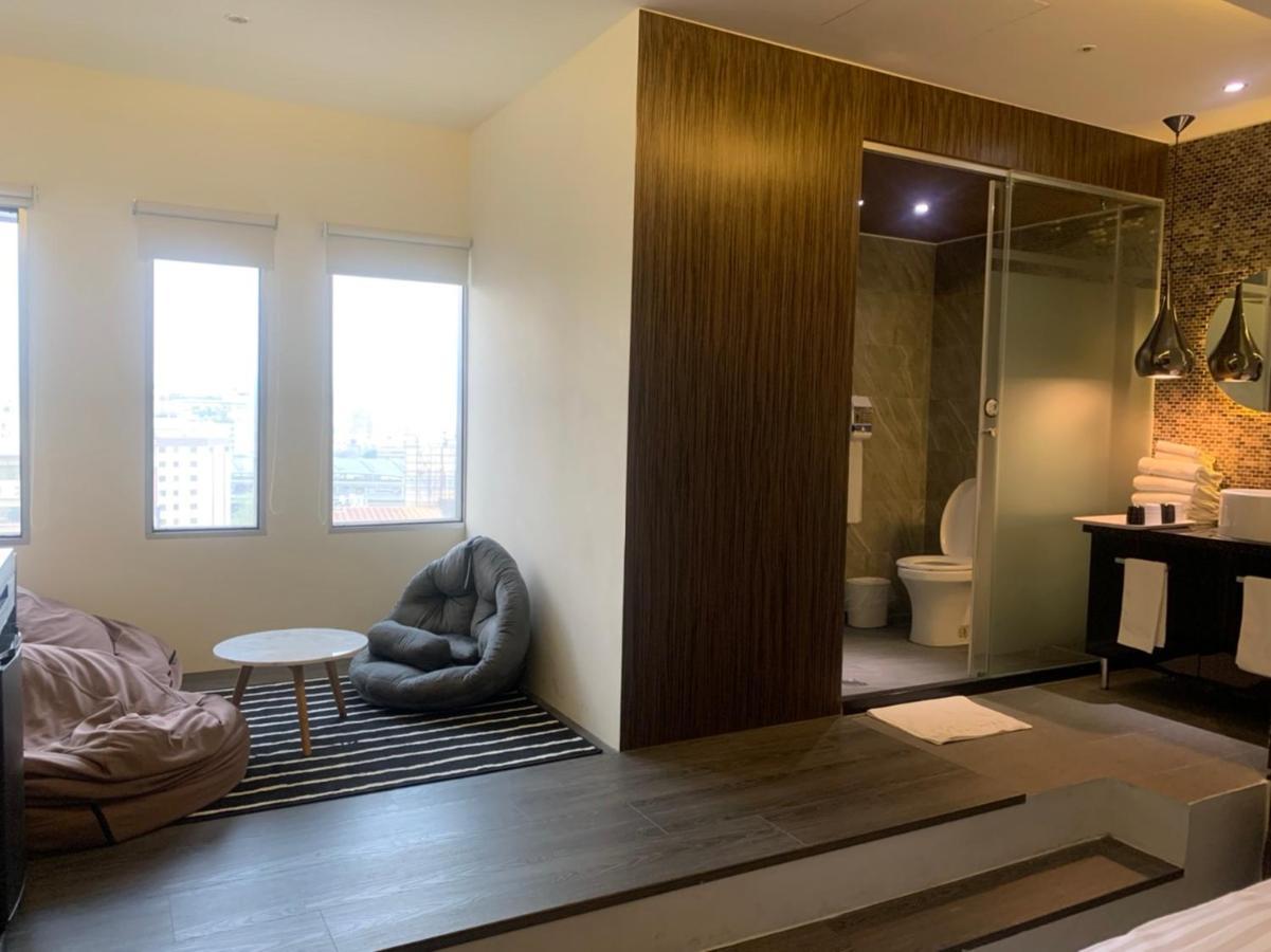 G11 Hotel Taichung Buitenkant foto