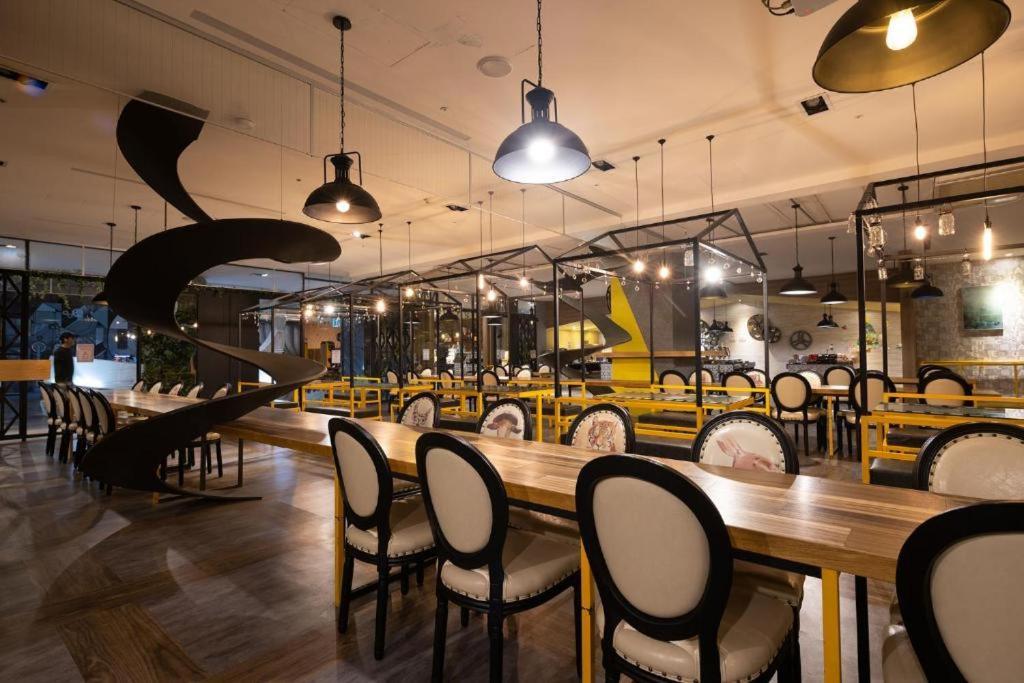 G11 Hotel Taichung Buitenkant foto